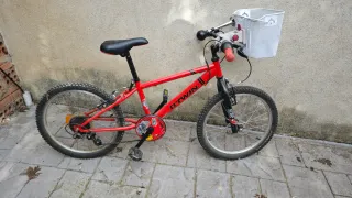 Bicicleta infantil roja B'TWIN
