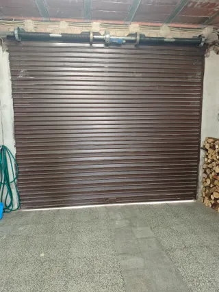 Persiana enrollable color marron