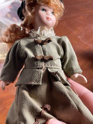 Muñeca de porcelana antigua