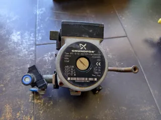 Bomba circuladora Grundfos UPS 15-50
