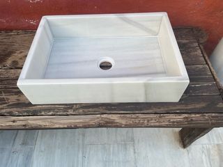 Lavabo de mármol blanco rectangular