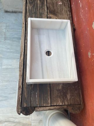 Lavabo de mármol blanco rectangular