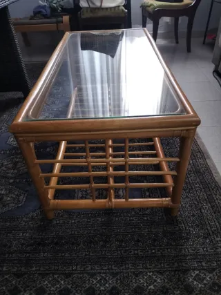 Mesa de centro de bambú y cristal