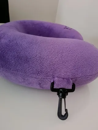 Almohada cuello de viaje morada YEAH!