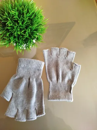 Mitones grises de punto