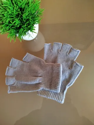 Mitones grises de punto