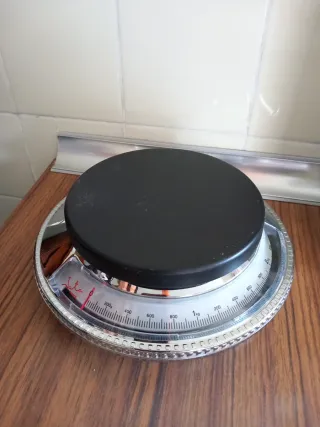 Báscula de cocina analógica con bol.  Marca Jata