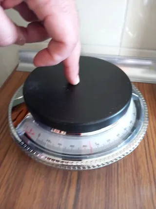 Báscula de cocina analógica con bol.  Marca Jata