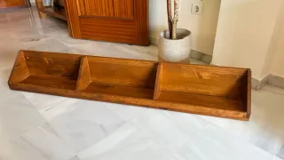 Conjunto de muebles de pino macizo – mesa, vitrina