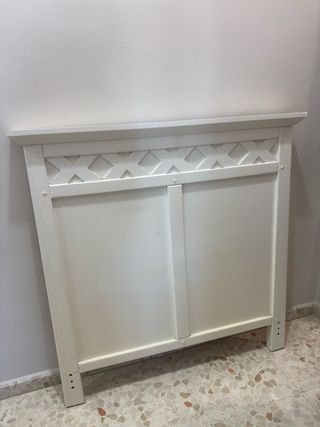 Se venden dos cabeceros -90cm ( blanco) -135cm