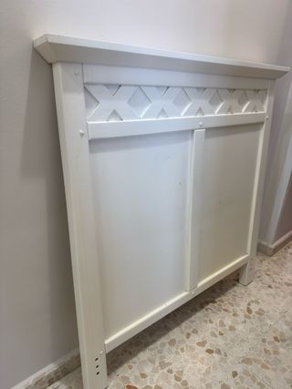 Se venden dos cabeceros -90cm ( blanco) -135cm