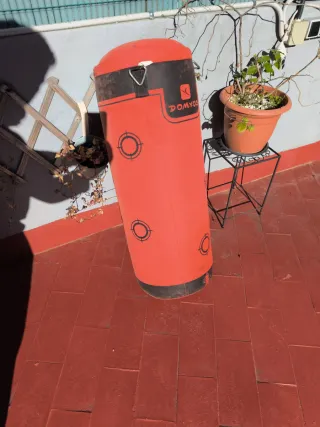 Saco de boxeo rojo Domyos