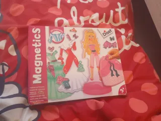 Juego magnético de vestir muñecas