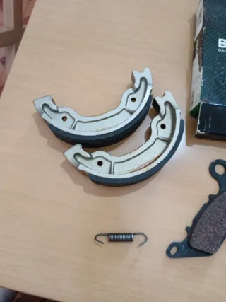 Pastillas y Bandas de Freno Suzuki 125