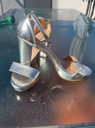 Sandalias de tacón plateadas