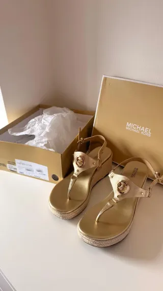 Sandalias Michael Kors Doradas