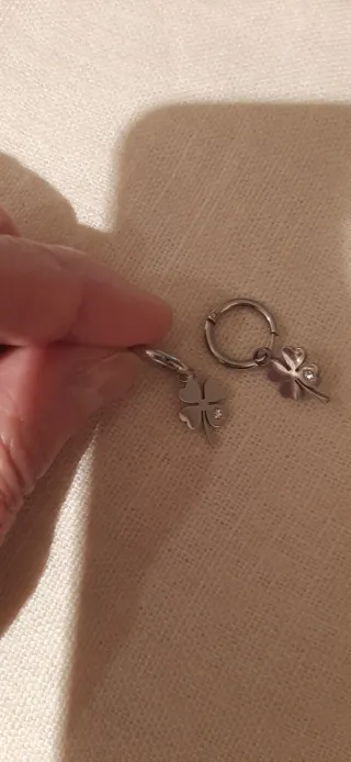 Pendientes aro trébol acero