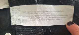 Falda vaquera negra Pull&Bear desgastada