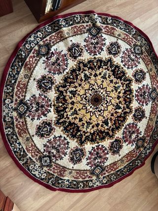 Alfombra redonda salón beige y rojo