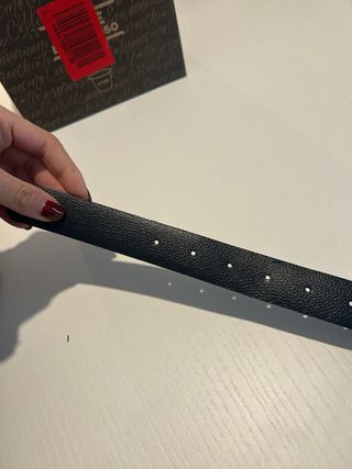 Cintura nera con doppio anello dorato