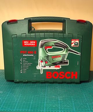 Sierra de calar BOSCH PST 680 E + 11 hojas sierra