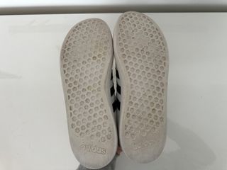Zapatillas deportivas Adidas blancas Talla 40