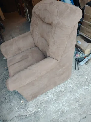 Sillón de tela marrón