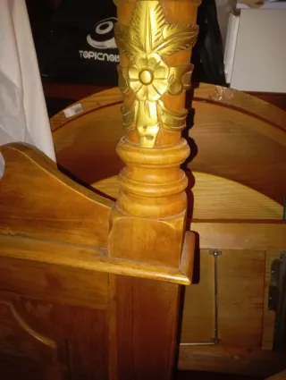 Cabecero de lujo en madera y dorado