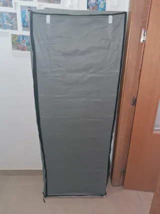 Estantería grande de tela y metal
