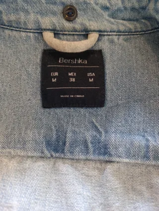 Chaqueta vaquera con mangas de sudadera