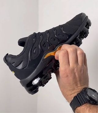 Nike Vapormax Negro y Dorado Talla 38