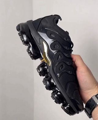 Nike Vapormax Negro y Dorado Talla 38