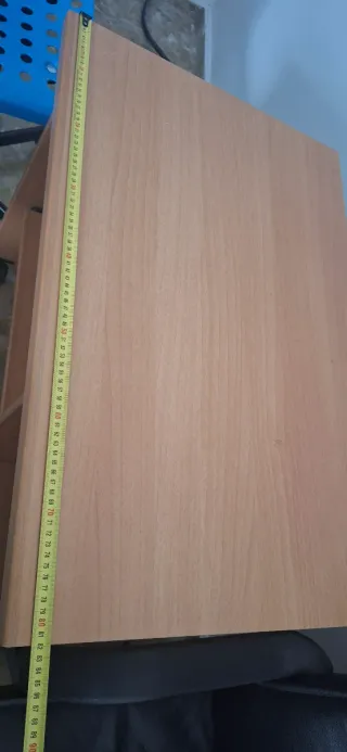 Due scrivanie in legno marrone