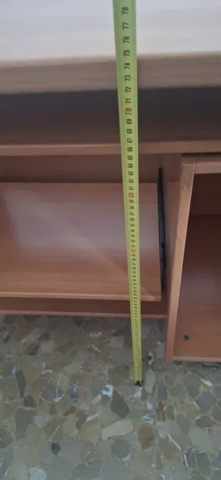 Due scrivanie in legno marrone