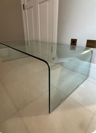 Mesa de centro cristal templado curvado