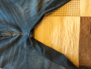 Pantalón vaquero desgastado azul