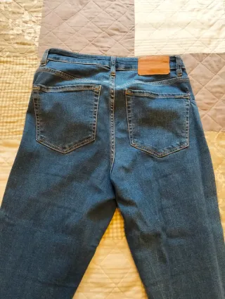 Pantalón vaquero desgastado azul