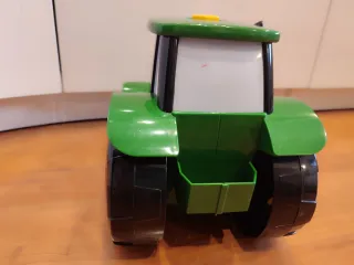 Tractor infantil desmontable con taladro