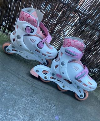Patines en línea niña rosas y blancos
