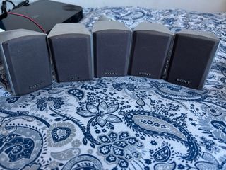 Altavoces Sony Negros y Plateados