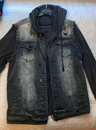 Chaqueta vaquera con capucha