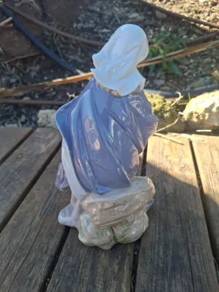 Figura de Porcelana Virgen María LLADRÓ