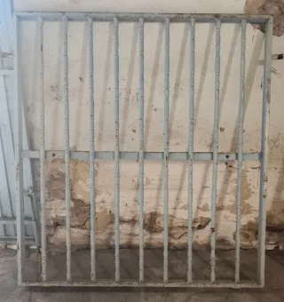 Reja metálica 141x130 cm