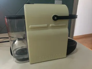 Cafetera Nespresso DeLonghi Crema