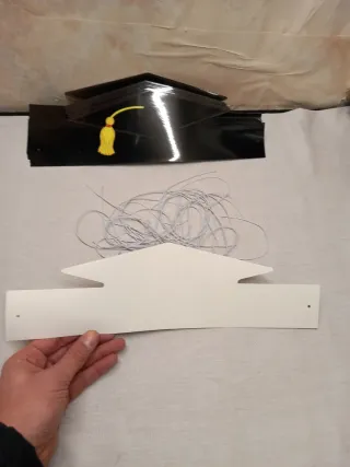 Decorazioni Cappelli Laurea Neri con Nappe Gialle