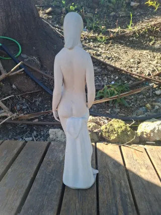 Figura de porcelana mujer desnuda LLADRÓ