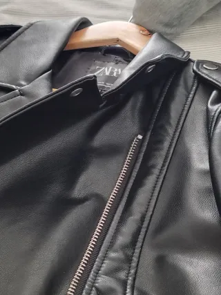 Cazadora Zara Piel Artificial Negra