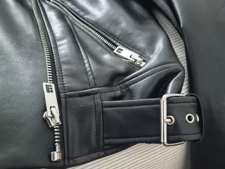 Cazadora Zara Piel Artificial Negra