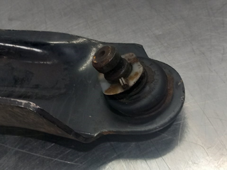 BRAZO SUSPENSION INFERIOR DELANTERO DERECHO RENAU