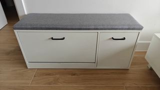 Zapatero banco con asiento gris